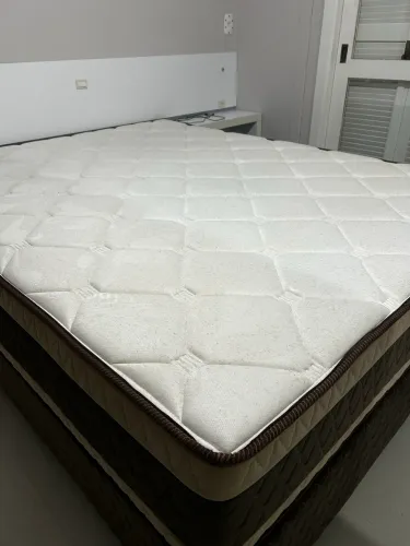 Vende-se cama Queen