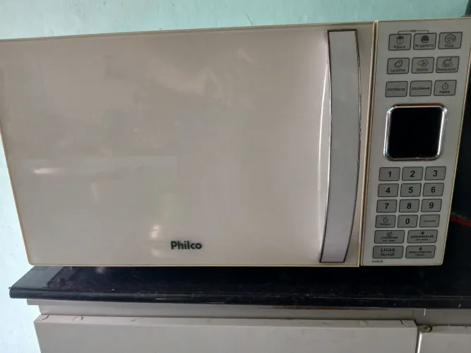 Micro-ondas usado 220v em perfeito estado .