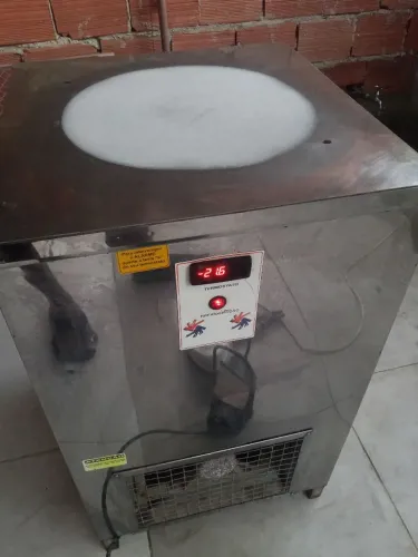 Máquina de sorvete na chapa