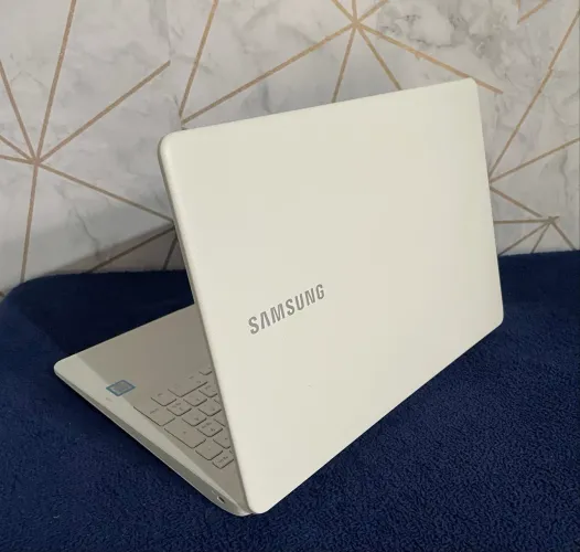 Notebook core i3, 8gb ram com a bateria boa "890,00"