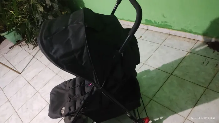 Carrinho de bebê mais bebê conforto