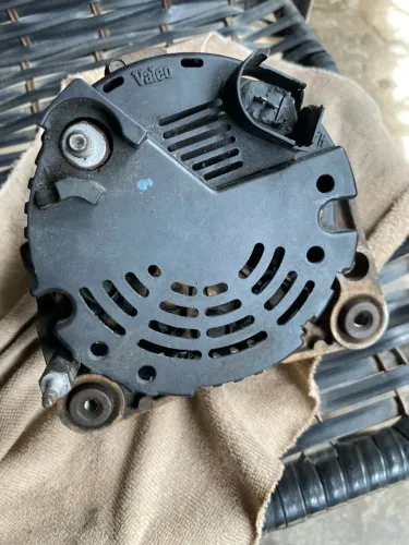 Alternador do motor Volkswagen semi novo