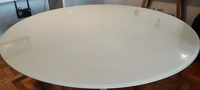 Mesa jantar redonda com vidro e pés de madeira com 4 cadeiras com capa - Venda de garagem