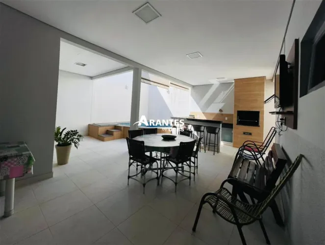 Casa com 185m² 4 quartos à venda no bairro Santa Rosa
