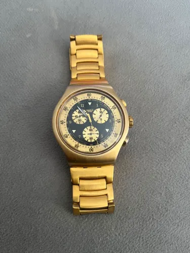 Relógio swatch cara preta