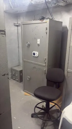 Cofre com fechadura eletrônica e porta corta fogo