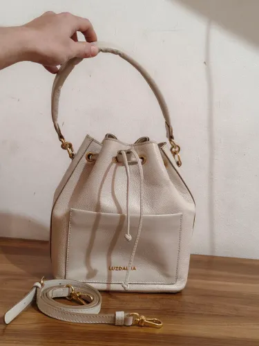 Bolsa bucket de couro luz da lua