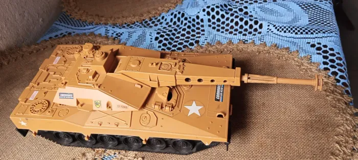 Tanque comando em ação estrela horiginal