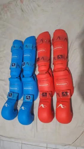 VENDO EQUIPAMENTOS DE KARATE ARAWAZA WKF FOI USADO APENAS UMA VEZ ESTÁ BEM PRESERVADO.