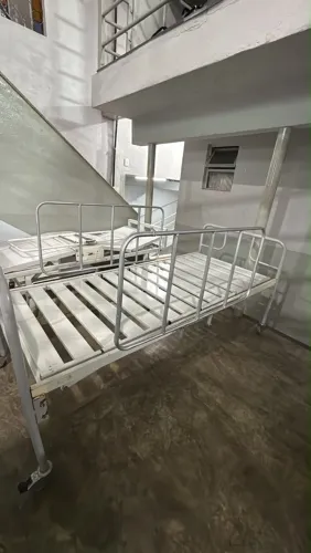 Cama hospitalar motorizada com 2 movimentos