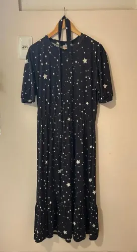 Vestido midi, babado na barra