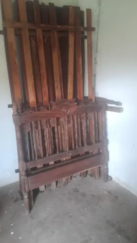 Tenho 3 camas solteiros completas(cada uma $250 reais)