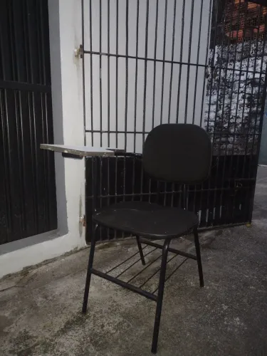 Cadeira de Estudo com Prancheta e Apoio para Braço