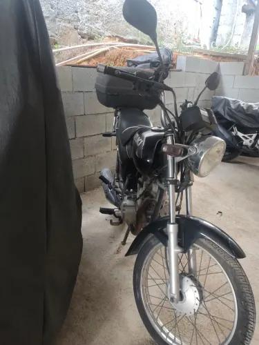 Moto Suzuki GS 120 Preta.