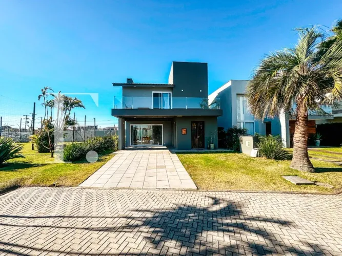 Sobrado à Venda no Condomínio Acqualina
