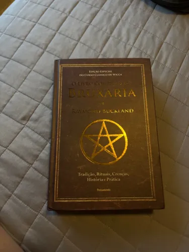 O Livro Completo de Bruxaria de Raymond Buckland