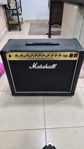 Amplificador Marshall DSL40C Válvulado