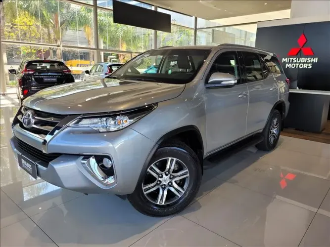 Toyota Hilux SW4 SR 4X2 2.7/ 2.7 Flex 16V Aut. 2017