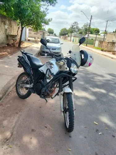 Vende - se Ténéré 250  ano 2016