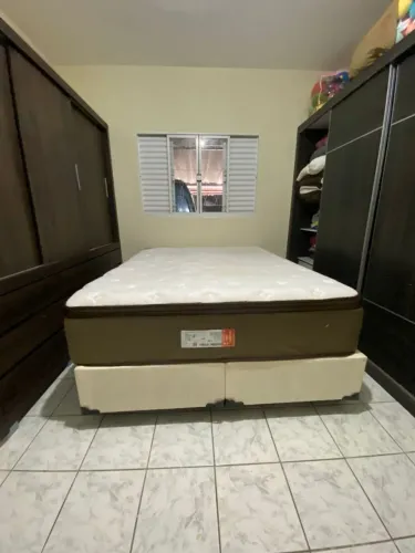 Vendo base e colchão Queen Size 