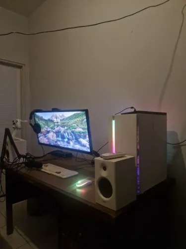 PC Setup Gamer Branco completo para edição