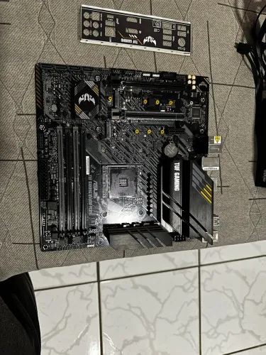 Placa Mãe asus Tuf Gaming B550m para reparo/sucata