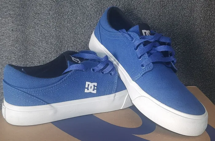 Tenis dc shoes azul semi-novo tamanho 36
