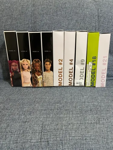 Lote de caixas vazias de Barbie e Ken Looks Basics Signature Collector