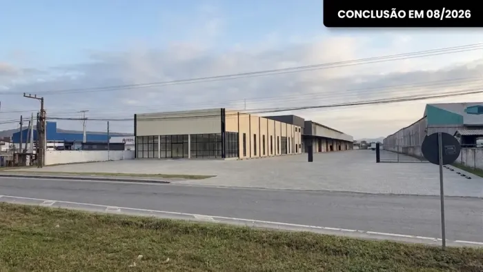 LOJA E PÁTIO COMERCIAL COM FRENTE PARA A BR-101