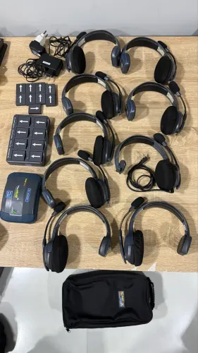Intercom Eartec UltraLITE com Hub (9 fones, sendo 1 com fio e 17 baterias)