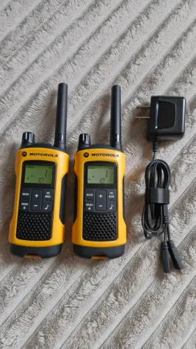 Rádio Comunicador Motorola T402 (Par)