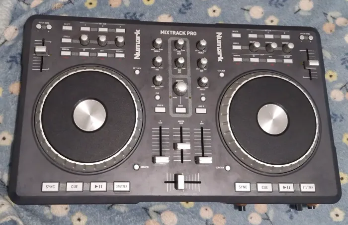 Numark Mixtrack Pro 