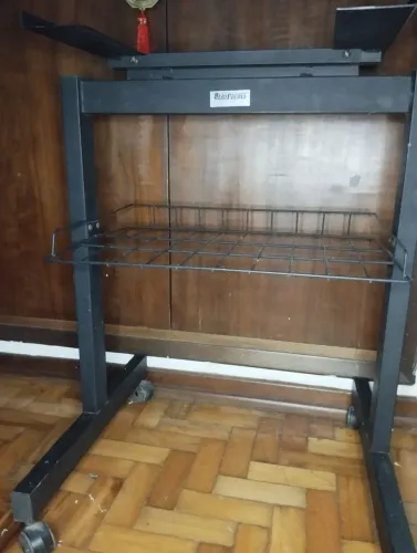 Nostálgica mesa para TV  