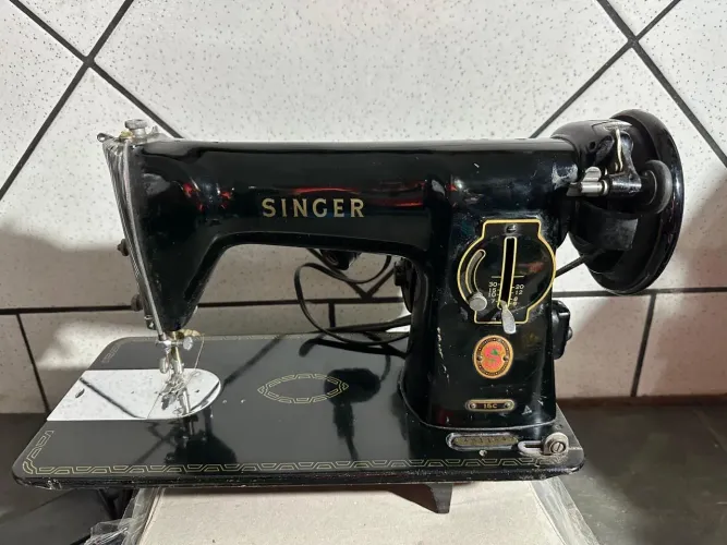 Máquina de Costura Singer C15 Antiga