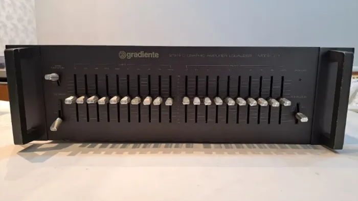 Gradiente - System One -  Equalizador E-1   E1
