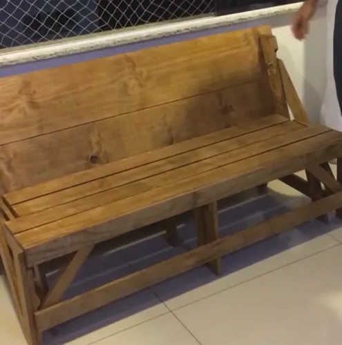 Banco que vira mesa para 4-6 pessoas- feito em madeira
