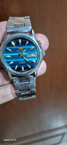 Relógio oriet persiana azul