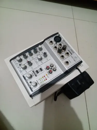 Behringer Eurorack UB502. 