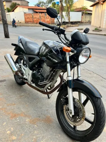 Vende-se CBX TWISTER 250