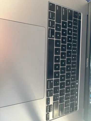 MacBook Pro 16 TouchBar i7 - 16Gb- SSD512 vídeo 4gb