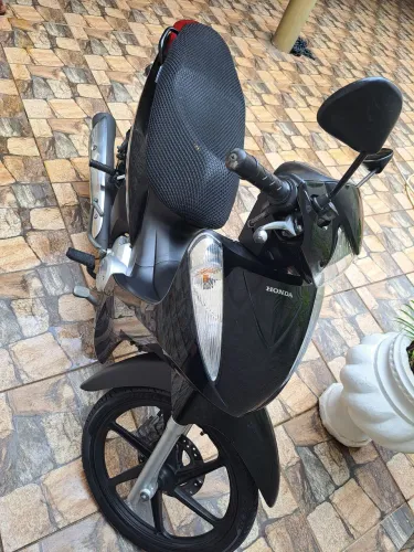 Moto super conservada. Vendo ou troco