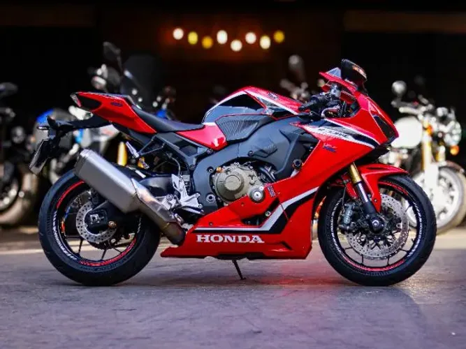 HONDA CBR 1000 RR Fireblade