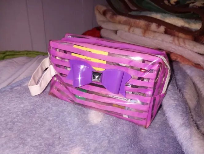 Necessaire com alça impermeável 