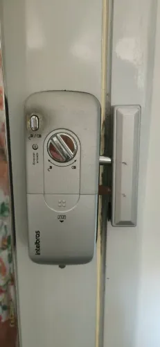 Montador de móveis, portas, fechaduras, cortinas, persianas, varais, depuradores, etc