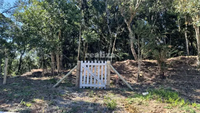 TERRENO EM CANELA COM BOM POTENCIAL CONSTRUTIVO