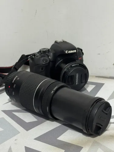 Canon Rebel T7i / 800D + 2 lentes + cartão + carregador