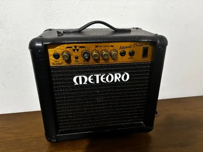 Amplificador de Guitarra Meteoro Atomic Drive 20W - Ótimo para Estudos