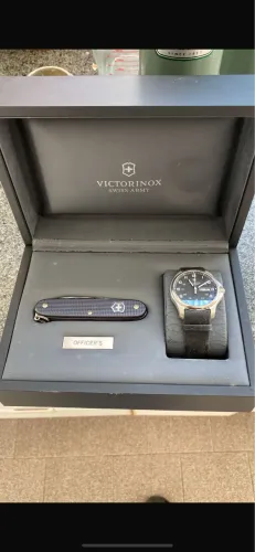 Relógio Victorinox Swiss Army Officer?s Day Date com Caixa e Canivete Original