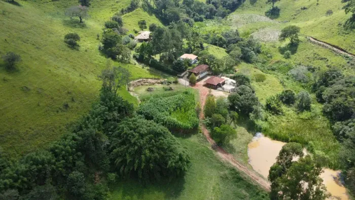 Sítio com 16 ha Rica em Água e Excelente Estrutura - Córrego de Bom Jesus - MG