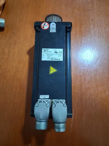 Servo motor schneider BMH1003P11F2A/FREIO com  conectores.